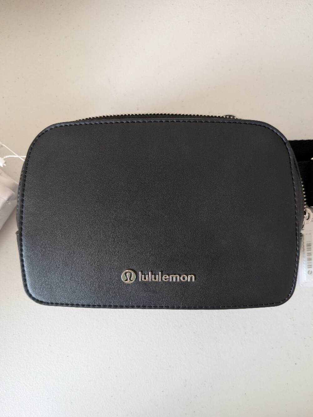 NWT Everywhere Belt Bag Cactus "Leather" 1L Black / Silver - Picture 3 of 15